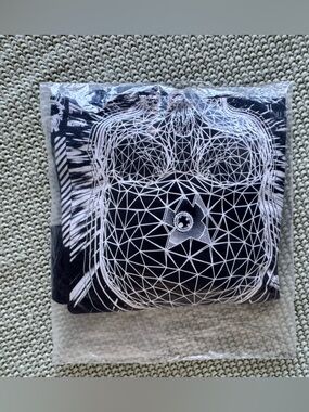 Graphic Tshirt abstract geometry - Size Small- NWT